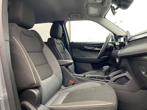 Used 2025 Chevrolet TrailBlazer LT image 34