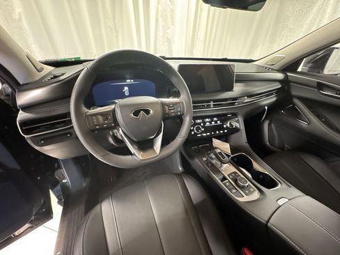 Certified 2026 INFINITI QX60 Luxe w/ Family Package image 16