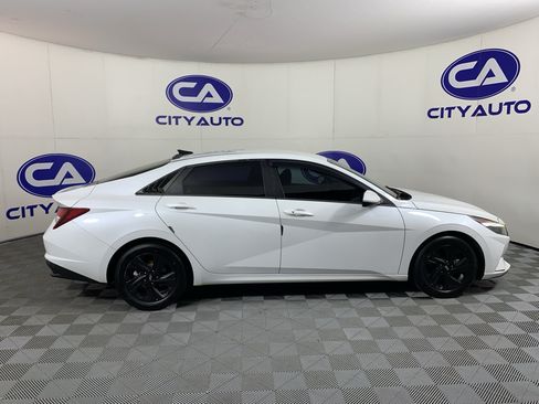 Used 2021 Hyundai Elantra SEL FWD image 2