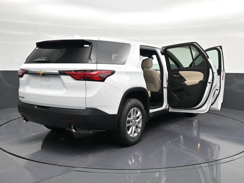 Used 2023 Chevrolet Traverse LS FWD image 35