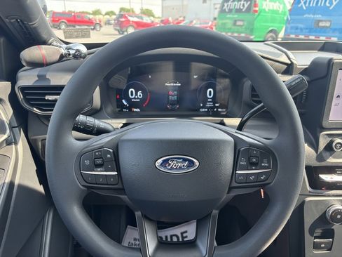 New 2025 Ford Explorer 4WD Police Interceptor image 9