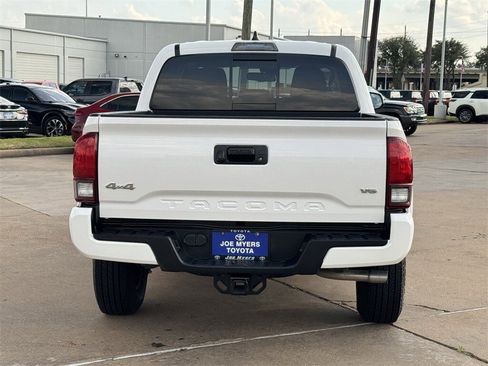 Used 2021 Toyota Tacoma SR5 w/ Technology Package image 6