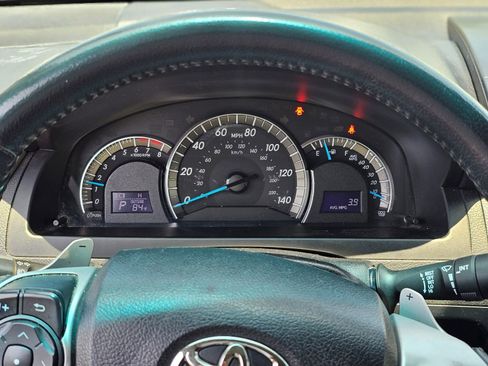 Used 2014 Toyota Camry SE FWD image 9