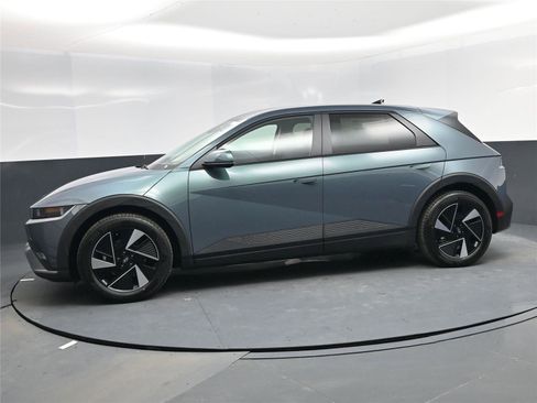 New 2026 Hyundai Ioniq 5 SE image 3