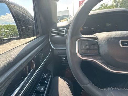 Used 2023 Jeep Wagoneer L Series II AWD/4WD image 15