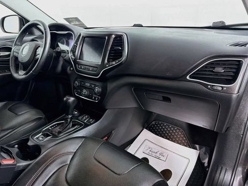 Used 2019 Jeep Cherokee Trailhawk AWD/4WD image 31