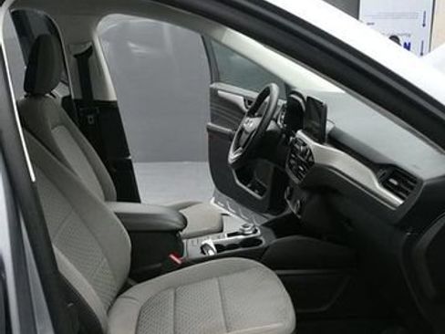 Used 2022 Ford Escape SE FWD image 17