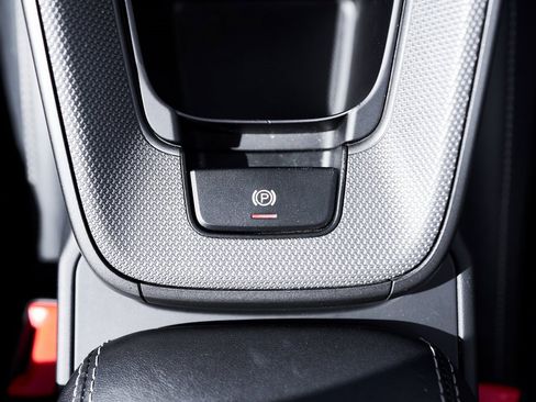 Used 2024 Porsche 911 Targa 4S w/ Premium Package image 58