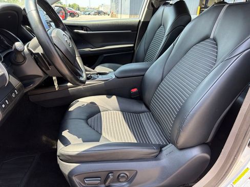 Used 2023 Toyota Camry SE FWD image 11