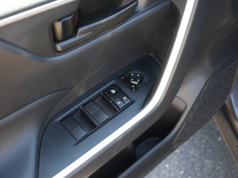 Used 2021 Toyota RAV4 LE AWD/4WD image 19