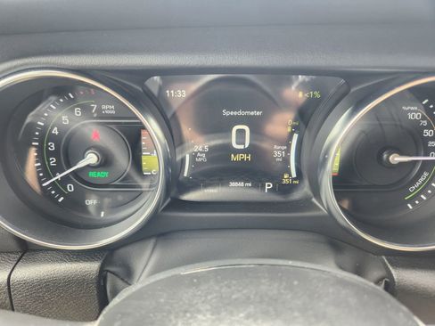 Used 2022 Jeep Wrangler Unlimited Sahara w/ Cold Weather Group AWD/4WD image 17