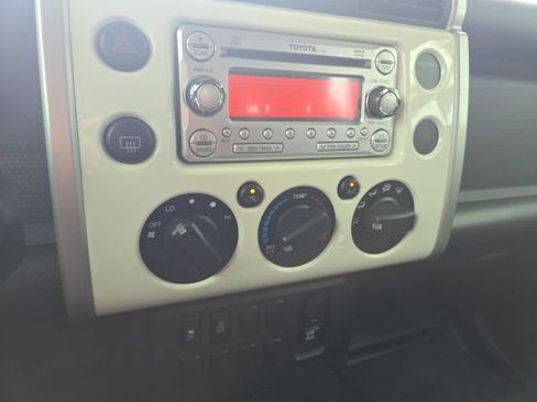 Used 2014 Toyota FJ Cruiser 2WD w/ Convenience Package image 16