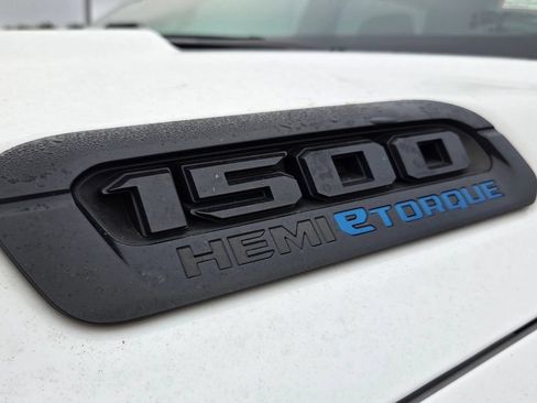 Used 2022 RAM 1500 Big Horn AWD/4WD image 3