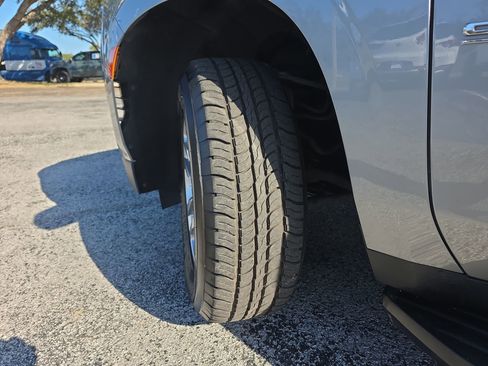 Used 2023 Chevrolet Suburban LT image 34