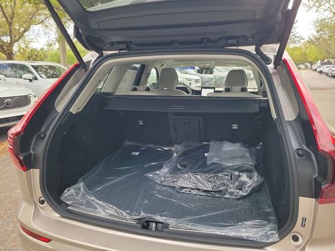 New 2026 Volvo XC60 B5 Ultra w/ Protection Package AWD/4WD image 4