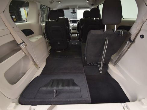 Used 2017 Chrysler Pacifica Touring image 25