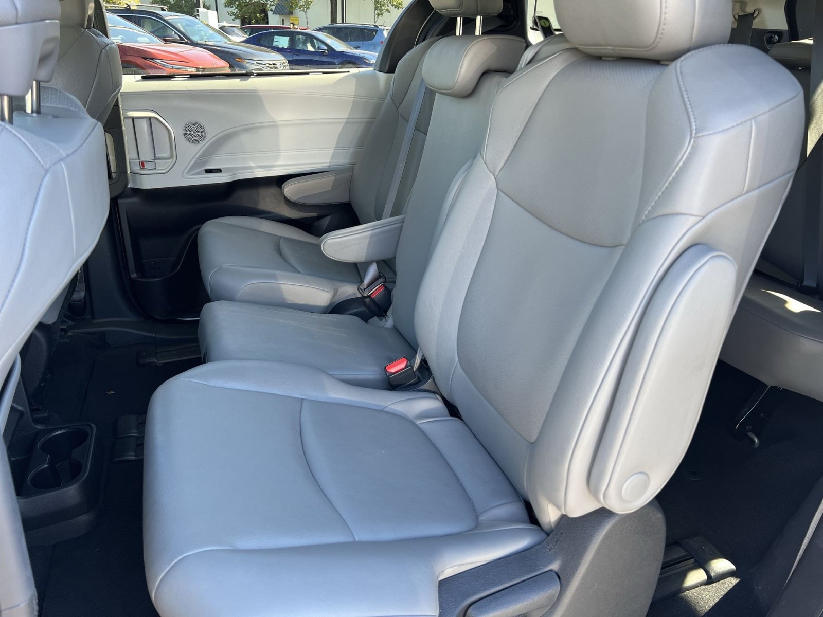 Used 2025 Toyota Sienna XLE FWD image 26