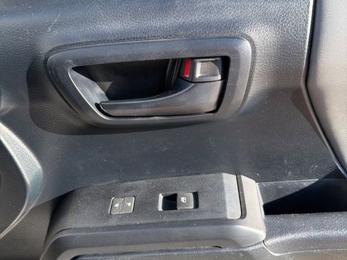 Used 2016 Toyota Tacoma SR5 image 34