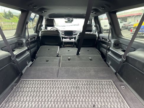 Used 2024 Jeep Wagoneer L Series II w/ Flexible Seating Group image 8