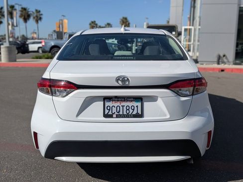 Used 2022 Toyota Corolla LE image 4