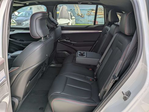 Used 2024 Jeep Wagoneer Launch Edition AWD/4WD image 15