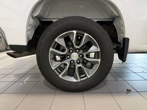 Used 2024 Chevrolet Silverado 1500 LT AWD/4WD image 9