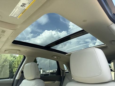 Used 2020 Cadillac XT5 Premium Luxury FWD image 16