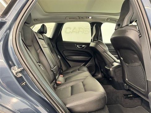 Used 2020 Volvo XC60 T6 Momentum AWD/4WD image 19