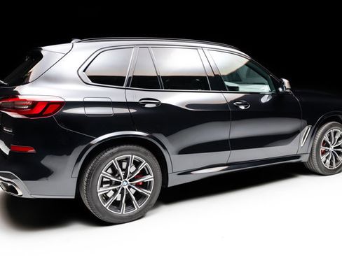 Used 2021 BMW X5 M50i image 4
