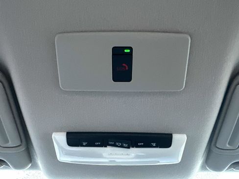 New 2025 Nissan Versa SR w/ Trunk Package image 37