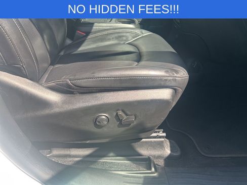 Used 2023 Chrysler Pacifica Touring-L w/ Uconnect Theater Family Group image 22