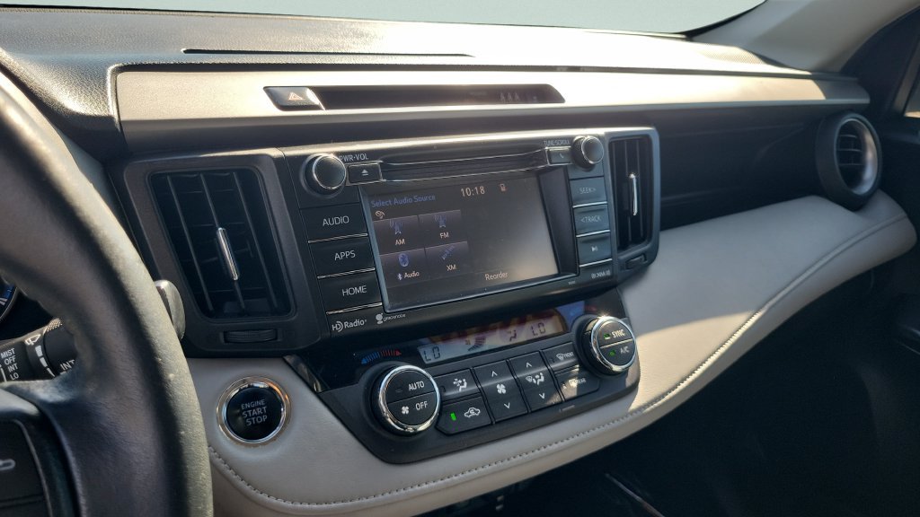 Used 2018 Toyota RAV4 XLE FWD image 16