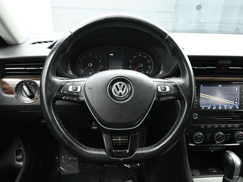 Used 2020 Volkswagen Passat 2.0T SEL image 24