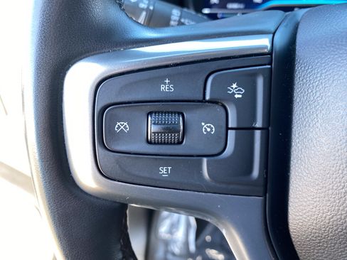 Used 2024 Chevrolet Suburban LT RWD image 30