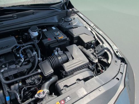Used 2025 Hyundai Elantra Limited FWD image 11