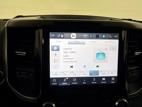 Used 2022 RAM 1500 Laramie AWD/4WD image 16