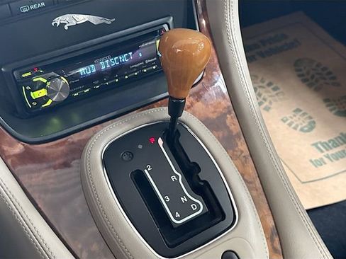 Used 1999 Jaguar XJ8 image 16