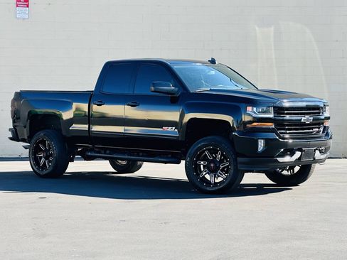 Used 2017 Chevrolet Silverado 1500 LT w/ Rally 2 Edition AWD/4WD image 2