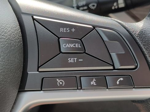 Used 2025 Nissan Altima 2.5 SV FWD image 13