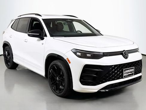 Used 2026 Volkswagen Tiguan SE R-Line FWD image 3