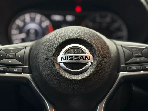 Used 2020 Nissan Versa SR FWD image 32