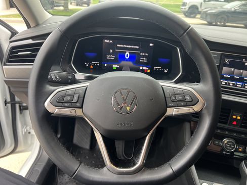 Used 2022 Volkswagen Jetta SE FWD image 16