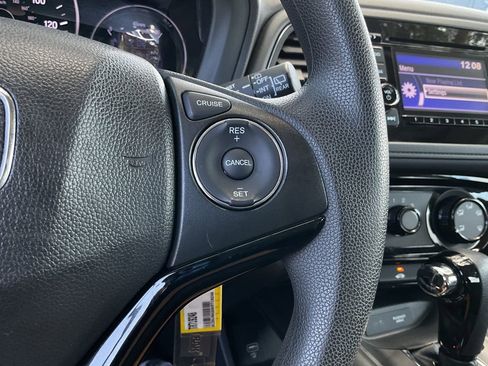 Used 2019 Honda HR-V LX image 29