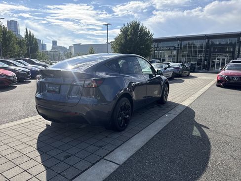 Used 2023 Tesla Model Y Long Range AWD/4WD image 5