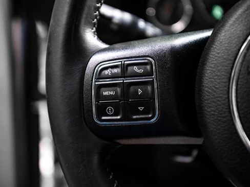 Used 2016 Jeep Wrangler Unlimited Rubicon w/ Connectivity Group AWD/4WD image 32