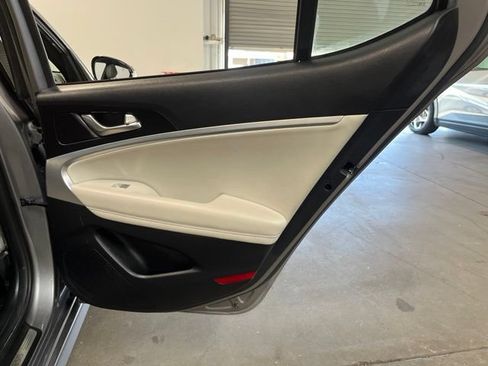 Used 2024 Genesis G70 2.5T RWD image 15