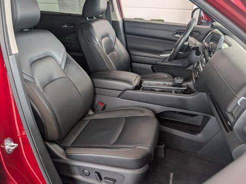 Used 2023 Nissan Pathfinder SL FWD image 16