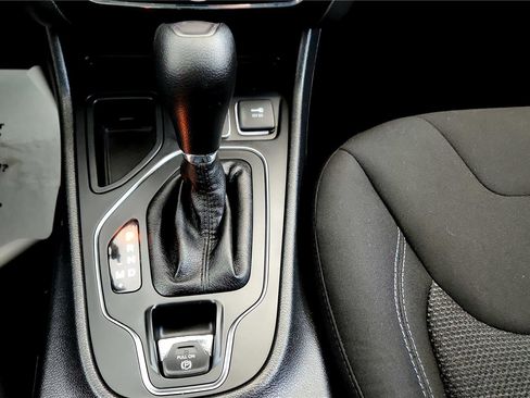 Used 2019 Jeep Cherokee Latitude w/ Popular Appearance Group image 28