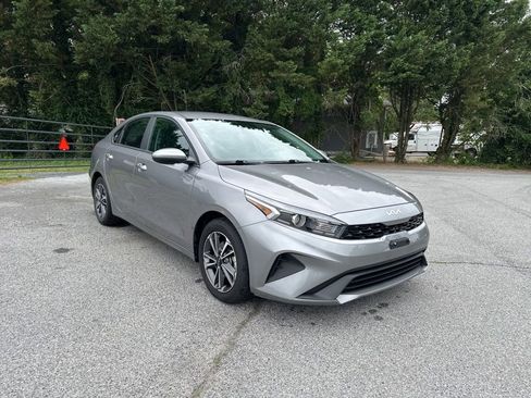 Used 2023 Kia Forte LXS FWD image 3