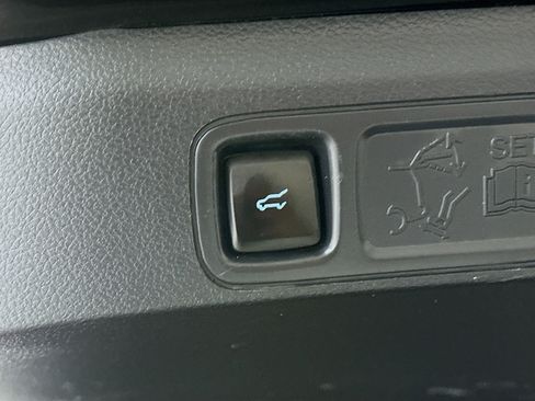 Used 2024 Ford Expedition Max XLT image 30